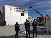 Un incendio destruye una empresa de Esquíroz sin provocar heridos