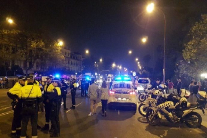 Detingudes vuit persones pels altercats de la Madrugá