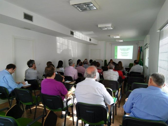 Reunión de la Junta con clubes deportivos de Jaén