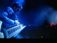 El público vibra en un concierto en el que Jarre "conectó con el mundo"