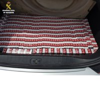 Detenido el conductor de un vehículo con casi 5.000 cajetillas de tabaco de contrabando