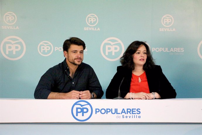 Rueda de prensa de Virginia Pérez y Beltrán Pérez en la sede del PP de Sevilla
