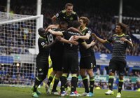 Chelsea y Totenham mantienen su pulso por la Premier