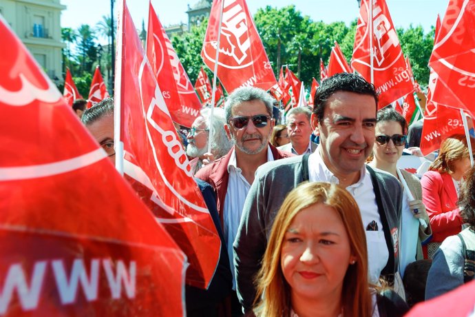 El portavoz de la Comisión Gestora del PSOE en la manifestación del 1 de Mayo
