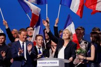 Le Pen se burla de Macron y le insta a revelar quién sería su primer ministro