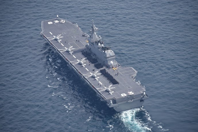 Buc portahelicópteros de la Marina japonesa 'Izumo'