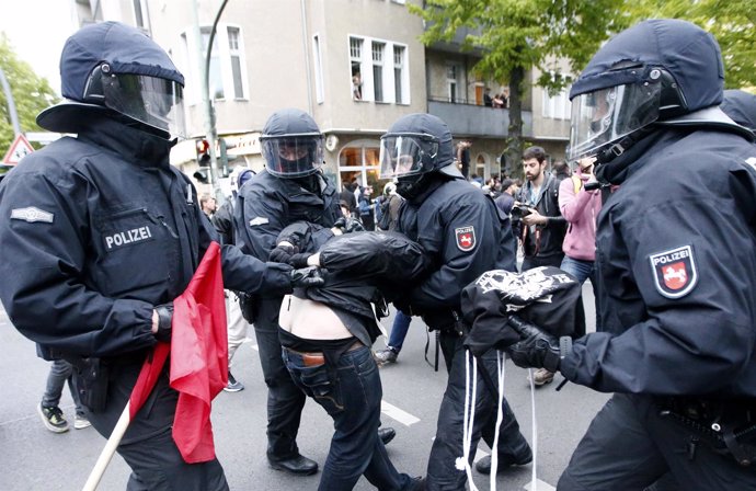 Policías antidisturbios en Berlín