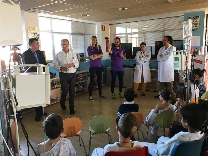 Embajadores trasplantados materno visita ludoteca juegos mundiales