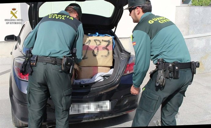 Intercepten un cotxe ple d'haixix després de fugar-se per l'AP-7 a Tarragona
