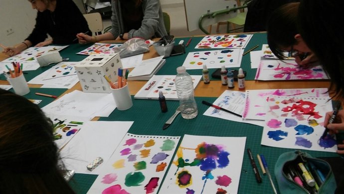 El Grado de Bellas Artes ilustran por tercer año las páginas de Diario de Teruel