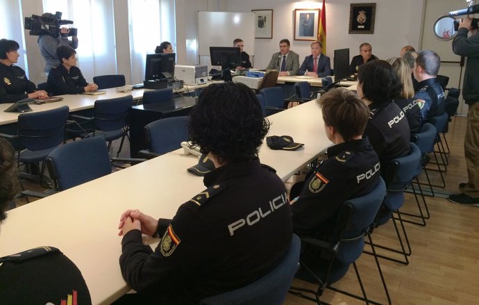 Unidad de Familia y Atención a la Mujer de la Policía Nacional 