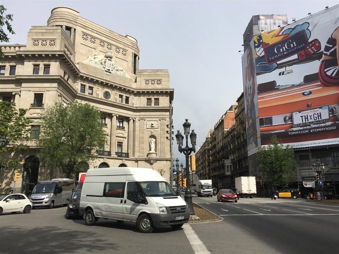 Semirotondas en la plaza Antonio Maura con Via Laietana