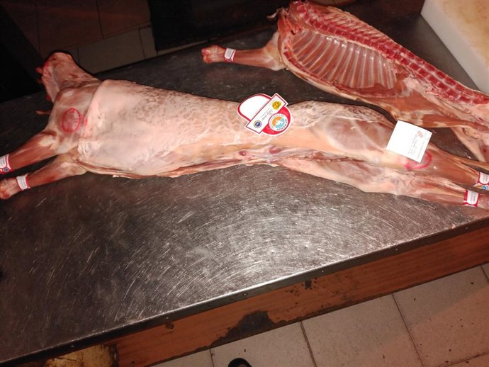  Segovia: Cordero Con La Etiqueta De La IGP