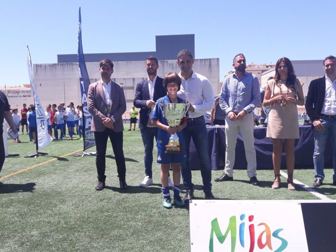 Robert, jugador del Getafe que ganó el Premio al Juego Limpio en Mijas Cup