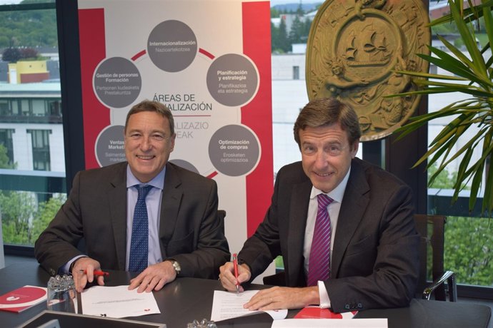 Firma entre Kutxabank y Cámara de Gipuzkoa