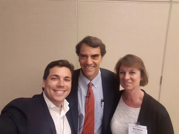 Juan Álvarez de Lara amb Tim Draper i Marianne Hudson (directora general d'ACA)