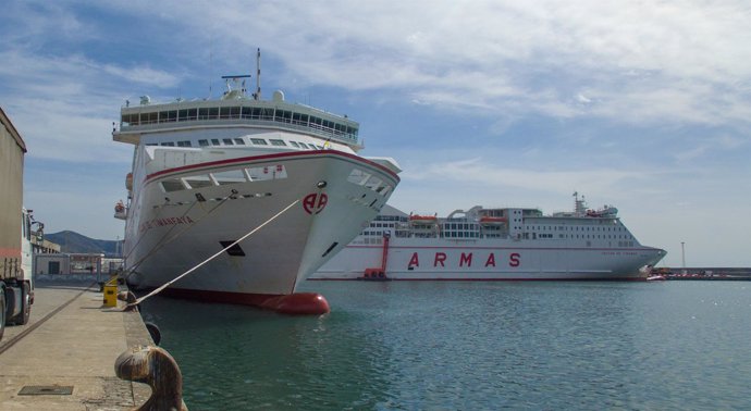 Barcos de Armas atracados en el Puerto de Motril