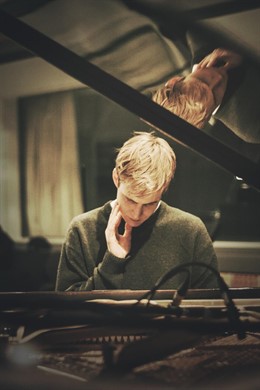 El jove pianista austríac Elias Stemeseder