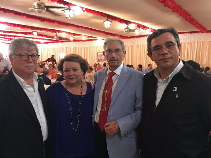 Homenaje en Sevilla a Manuel Castilla, presidente de la Casa de Jaén