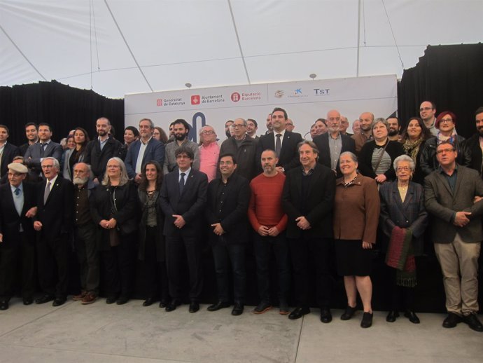 Puigdemont, Pisarello, Fandos y Carbonell con la Festa Major de Gràcia