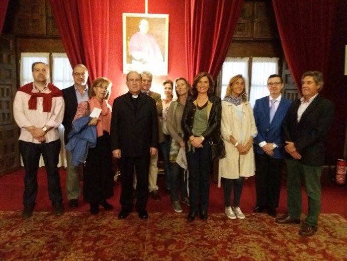 Asenjo recibe a alumnos de la Vniversitas Senioribus de CEU Andalucía 