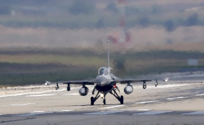 Caza de la Fuerza Aérea de Turquía en la base de Adana