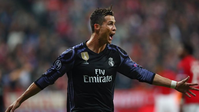 Cristiano Ronaldo marca en Múnich