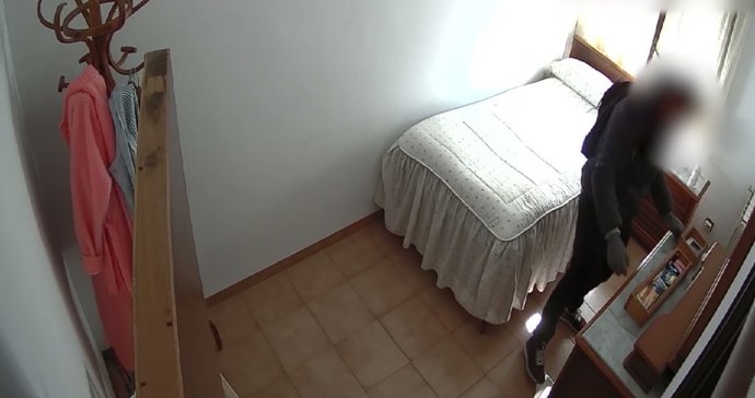 Cau una banda que beneïa els cotxes que utilitzava per robar a pisos