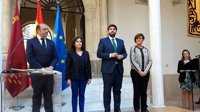 López Miras reclama al Gobierno central financiación, agua y mediación para el AVE y Corvera en su jura del cargo