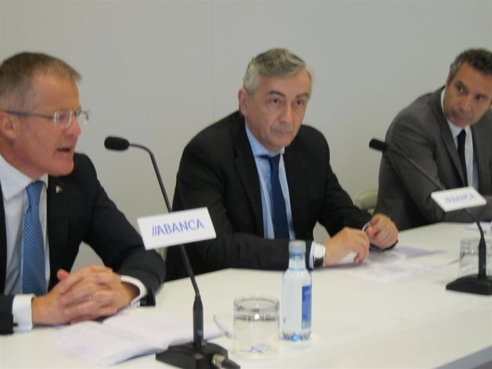 Rueda de prensa de Funcas en Santiago                      