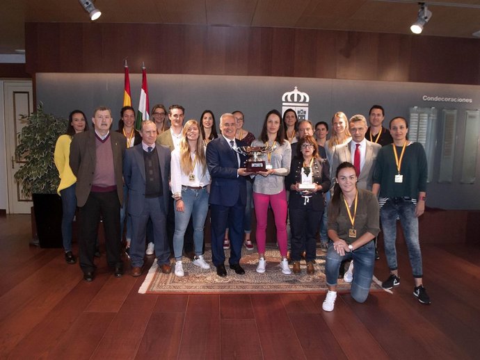 Ceniceros, con las jugadoras