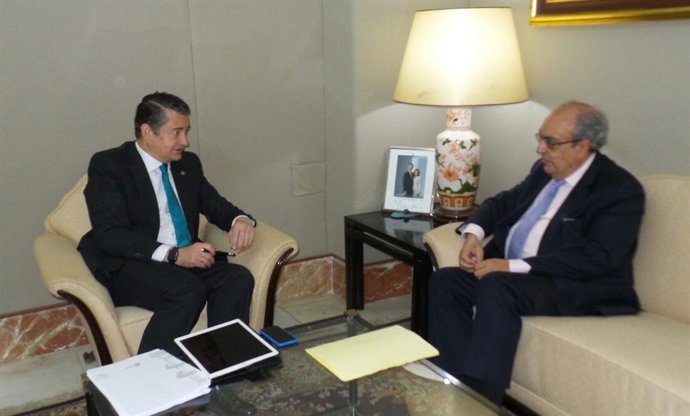 Reunión entre Antonio Sanz y el nuevo presidente de la CHG