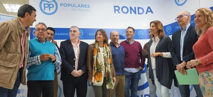 Patricia Navarro con otros dirigentes del PP en Ronda