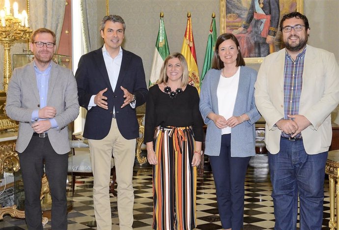 Diputación y Ayuntamiento de San Fernando se unen por el Año Camarón