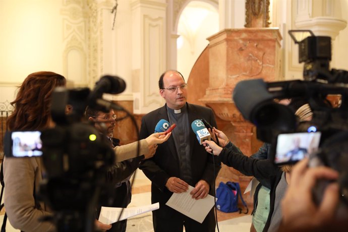 Np La Iglesia De Málaga Invita A Marcar Las Dos X En La Declaración De La Renta