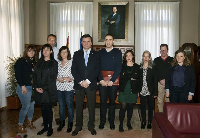 Pedro Sanjurjo con las directivas del Colegio de Periodistas y de APO