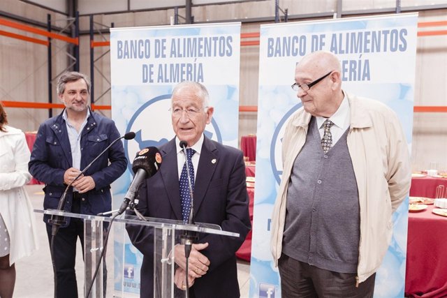 El Banco de Alimentos aumenta sus instalaciones de almacén y oficinas.