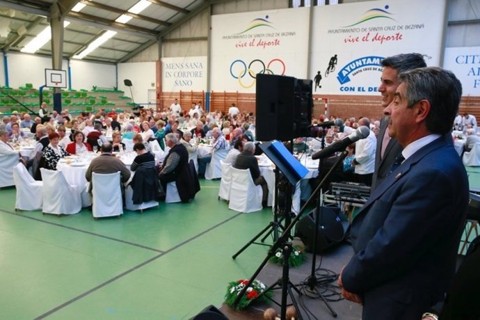 Revilla en la Fiesta del Mayor de Santa Cruz de Bezana