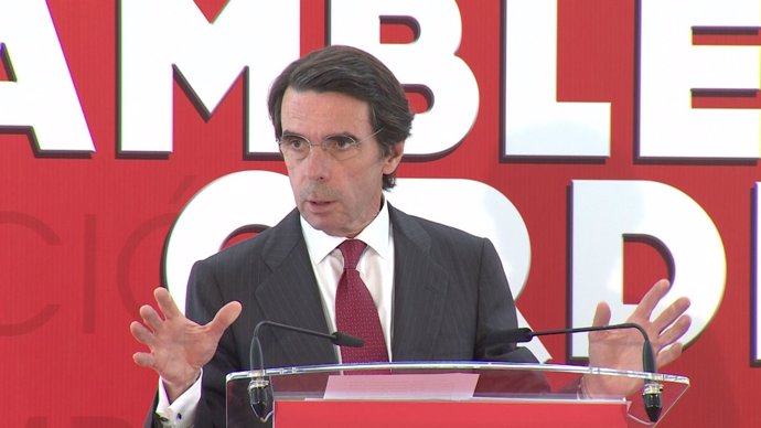Aznar reclama una "segunda vuelta" de la reforma laboral