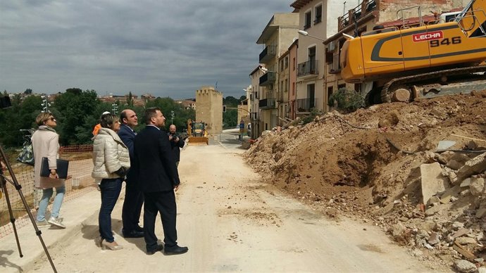 Soro visita las afecciones por el deslizamiento de una ladera en Alcañiz