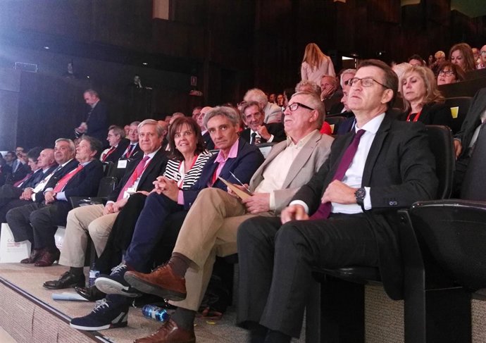 Núñez Feijóo, Toxo, en congreso estatal CCOO-Correos en Málaga