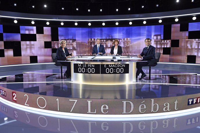 Marine Le Pen y Emmanuel Macron durante el último debate de las elecciones