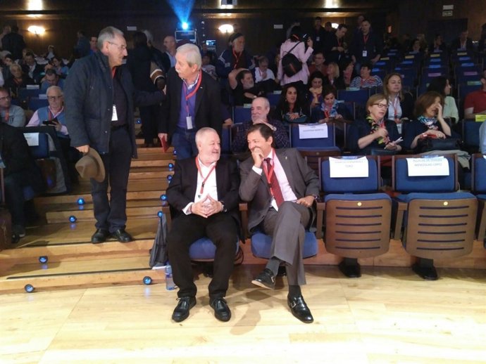 El presidente del Principado de Asturias, Javier Fernández junto a Antonio Pino 
