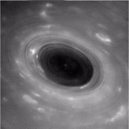 Huracán en Saturno