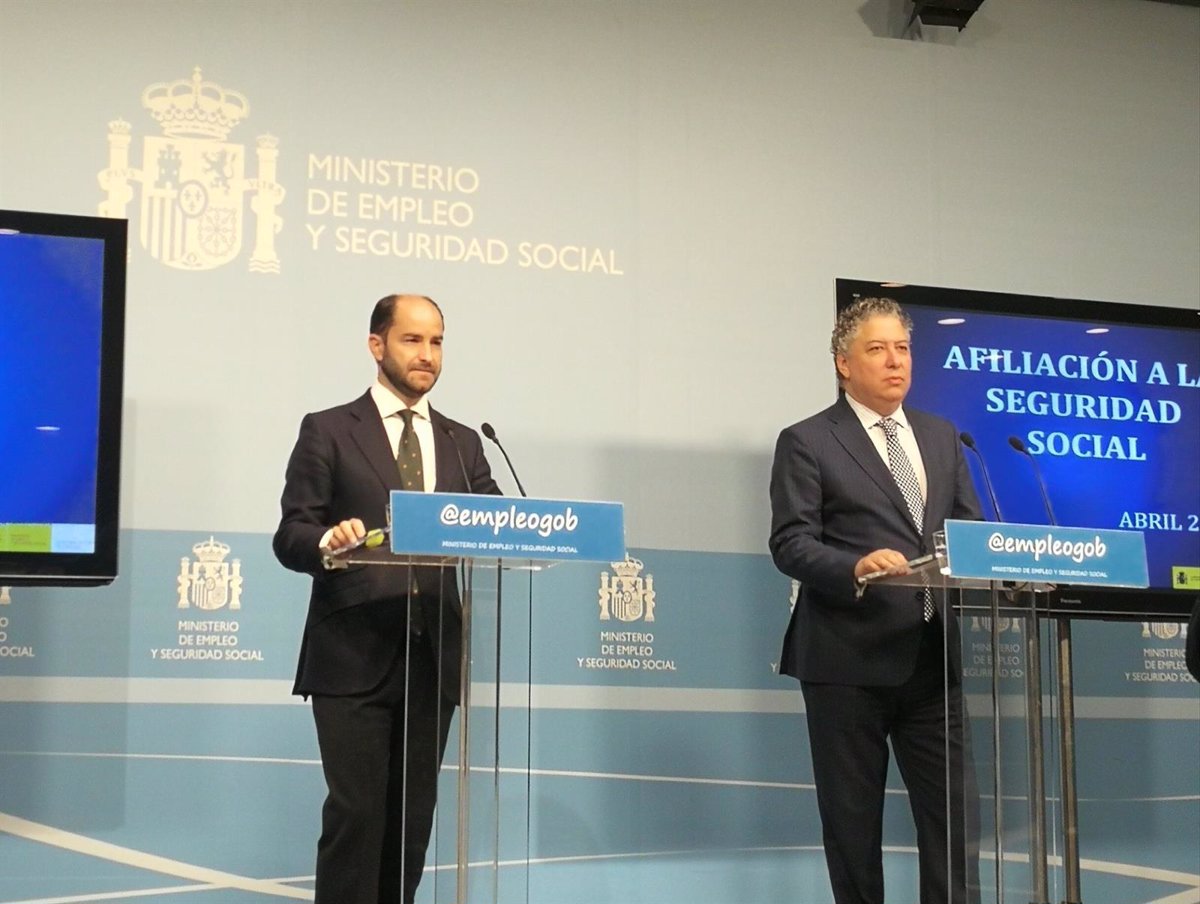 Empleo dice que los datos de paro de abril suponen un "avance histórico" que trascienden del