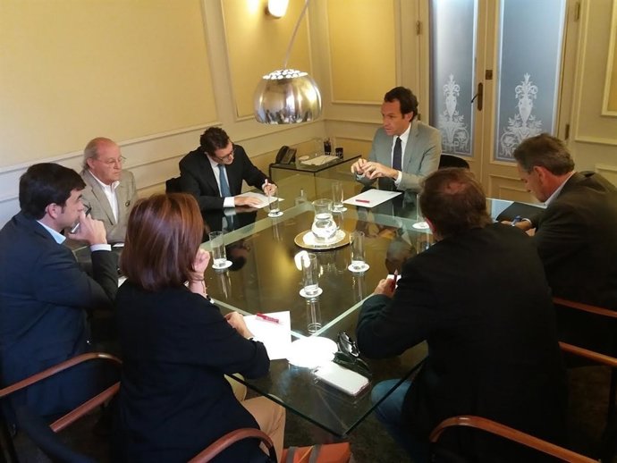 Pons con representantes de Apeam