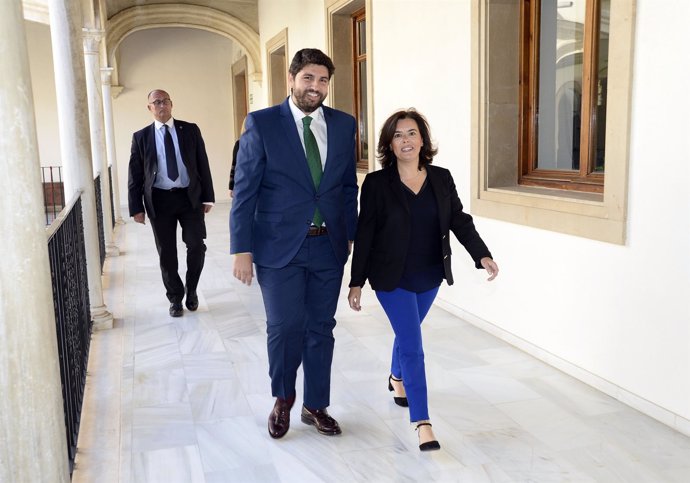 López Miras en la toma de posesión como presidente y Sáenz de Santamaría