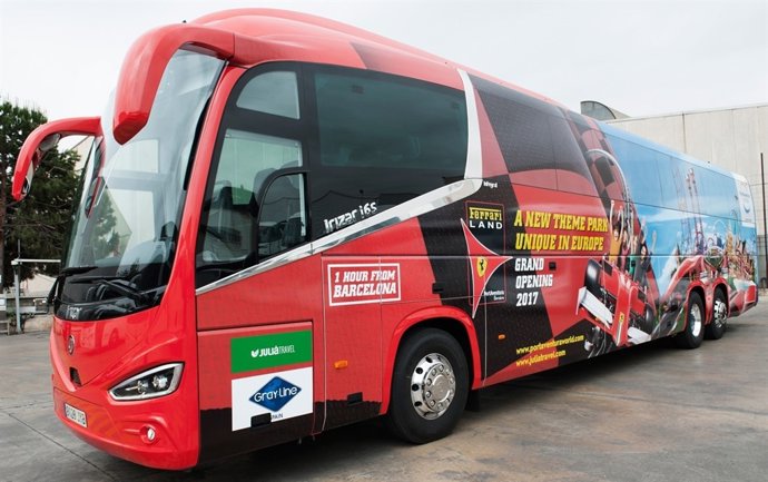 Autocar de Grupo Julià para las excursiones a PortAventura