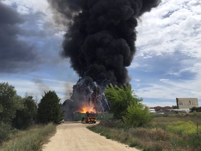 Columna de humo del incendio de Arganda