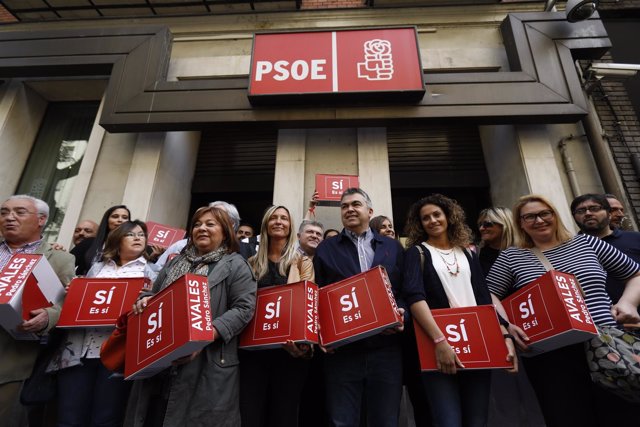 Presentan los avales de Pedro Sánchez en la sede del PSOE